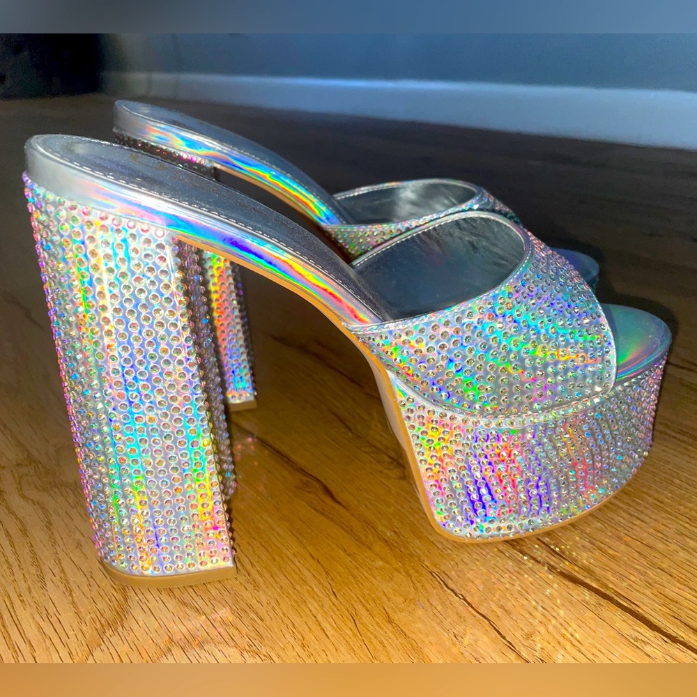 NWOT IRIDESCENT PLATFORM HEELS 👠